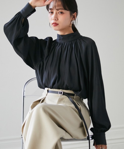 RANAN(ラナン)の「ハイネックボリュームブラウス(シャツ/ブラウス・レディース・ブラック/ライトイエロー系/ブルー/ホワイト・LL/L/3L/M)」の5枚目の写真
