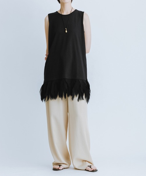 ADAM ET ROPE'(アダムエロペ)の「【AAYUSHI for ADAM ET ROPE'】別注Feather frill cut&sew tunic(Tシャツ/カットソー・レディース・ブラック/ピンク・FREE)」の5枚目の写真