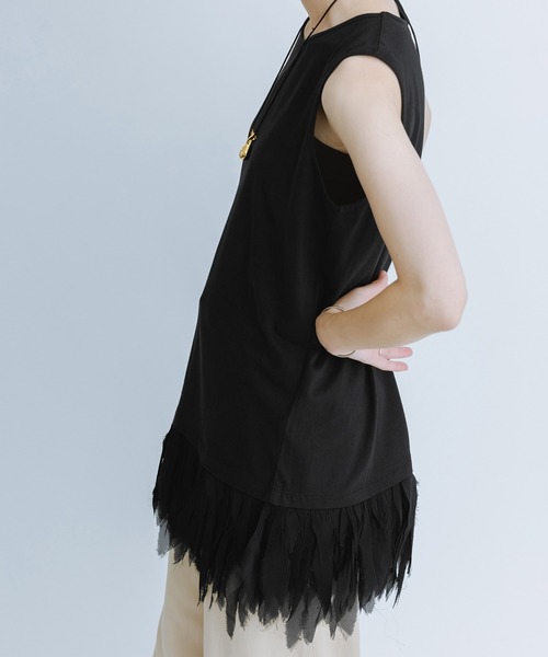 ADAM ET ROPE'(アダムエロペ)の「【AAYUSHI for ADAM ET ROPE'】別注Feather frill cut&sew tunic(Tシャツ/カットソー・レディース・ブラック/ピンク・FREE)」の6枚目の写真