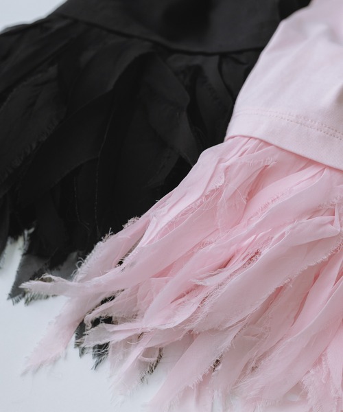 ADAM ET ROPE'(アダムエロペ)の「【AAYUSHI for ADAM ET ROPE'】別注Feather frill cut&sew tunic(Tシャツ/カットソー・レディース・ブラック/ピンク・FREE)」の8枚目の写真