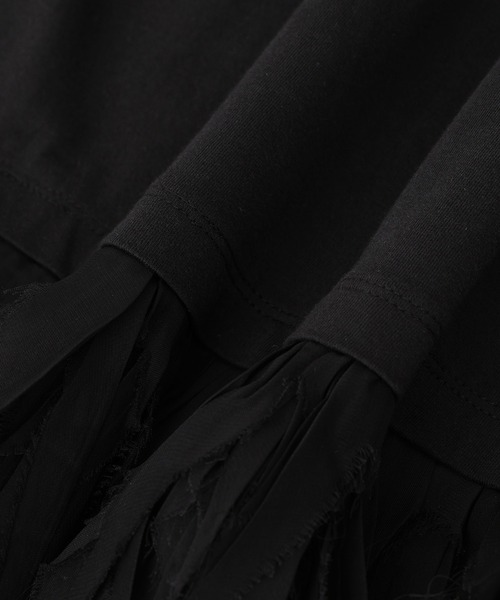 ADAM ET ROPE'(アダムエロペ)の「【AAYUSHI for ADAM ET ROPE'】別注Feather frill cut&sew tunic(Tシャツ/カットソー・レディース・ブラック/ピンク・FREE)」の19枚目の写真