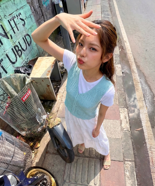 VLETI(ブレッティ)の「V-Neck Hook Detail Scasi Knit Vest (mint)(Tシャツ/カットソー・レディース・ミント・FREE)」の1枚目の写真