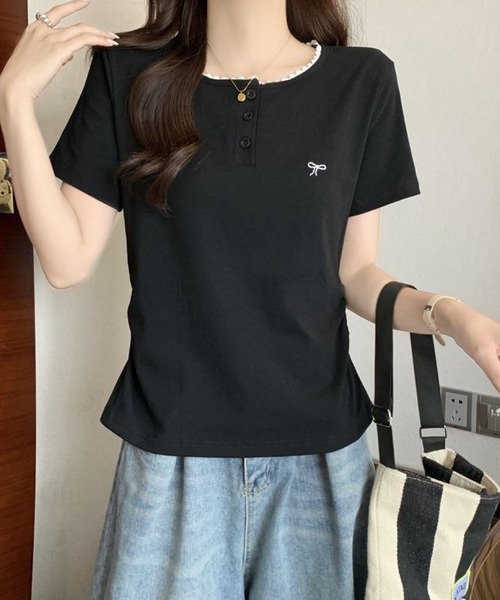 2ly2(トゥーリートゥー)の「配色メロウ リボン刺繍ヘンリーネックTシャツ(Tシャツ/カットソー・レディース・ブラック/グレー・FREE)」の14枚目の写真