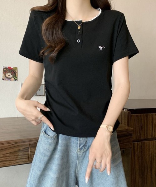 2ly2(トゥーリートゥー)の「配色メロウ リボン刺繍ヘンリーネックTシャツ(Tシャツ/カットソー・レディース・ブラック/グレー・FREE)」の15枚目の写真