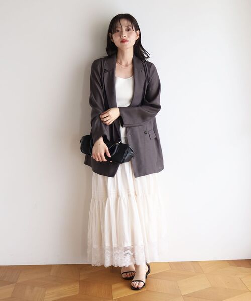 le.coeur blanc(ルクールブラン)の「シアーレーヨンテーラードジャケット(テーラードジャケット・レディース・チャコールグレー/グレイッシュベージュ・38/36)」の18枚目の写真