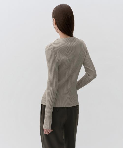 MUSINSA STANDARD WOMAN（ムシンサスタンダードウーマン）の「ウィメンズリブスリムモックネックカーディガン[グレイッシュベージュ]（カーディガン/ボレロ・レディース・その他・LARGE/X-SMALL/SMALL/MEDIUM）」の3枚目の写真