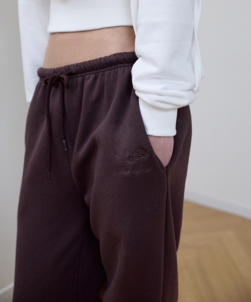ROSEFRANTZ（ロゼフランツ）の「Rose Embroidery Wide Sweatpants [Brown]（スウェットパンツ・レディース・ブラウン・SMALL/MEDIUM/X-SMALL）」の2枚目の写真