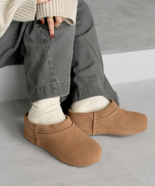 UGG(アグ)の「UGG/アグ W ENWRAP CLOG(スリッポン・レディース・ブラウン/ブラック・23cm/24cm/25cm)」の2枚目の写真
