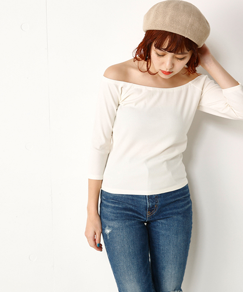 SLY（スライ）の「CUT オフショルTOPS（Tシャツ/カットソー・レディース・ブラックミックス/イエロー系その他/ブラック/レッド/ホワイト・2/1）」の2枚目の写真