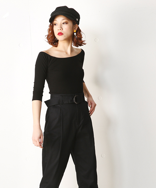 SLY（スライ）の「CUT オフショルTOPS（Tシャツ/カットソー・レディース・ブラックミックス/イエロー系その他/ブラック/レッド/ホワイト・2/1）」の3枚目の写真