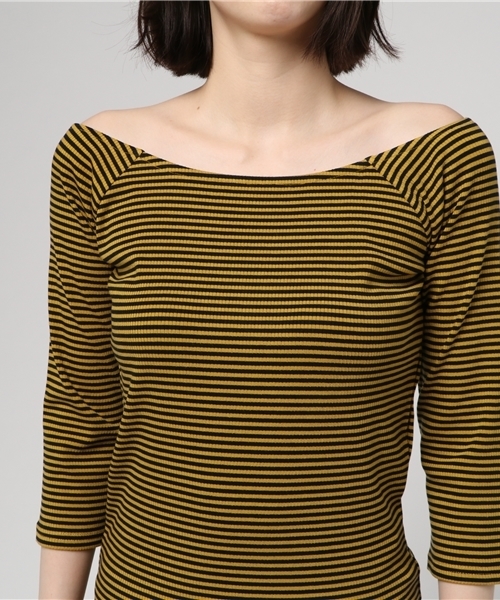 SLY（スライ）の「CUT オフショルTOPS（Tシャツ/カットソー・レディース・ブラックミックス/イエロー系その他/ブラック/レッド/ホワイト・2/1）」の7枚目の写真