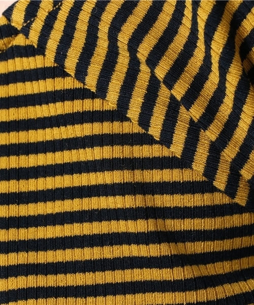 SLY（スライ）の「CUT オフショルTOPS（Tシャツ/カットソー・レディース・ブラックミックス/イエロー系その他/ブラック/レッド/ホワイト・2/1）」の10枚目の写真