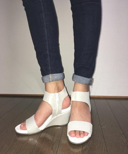 BUENO（ブエノ）の「ストラップサンダル（サンダル・レディース・ブラウン/シルバー・38/37/36）」の2枚目の写真