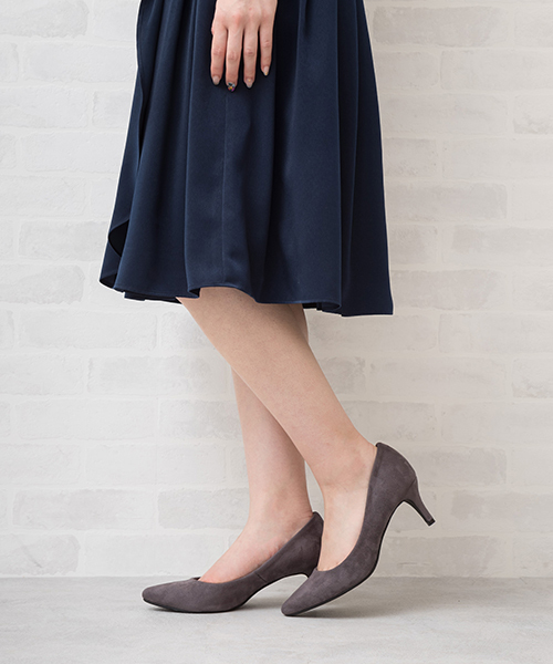 NATURAL BEAUTY BASIC（ナチュラルビューティーベーシック）の「【JJ 12月号掲載】ポインテッドスエードライクパンプス（パンプス・レディース・ブラック/グレー/ボルドー/ベージュ/パープル・23.0cm/23.5cm/24.0cm/24.5cm）」の3枚目の写真