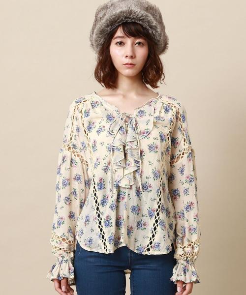 Another Edition(アナザーエディション)の「ガーゼフラワープリントブラウス(シャツ/ブラウス・レディース・オフホワイト/パープル・FREE)」の5枚目の写真