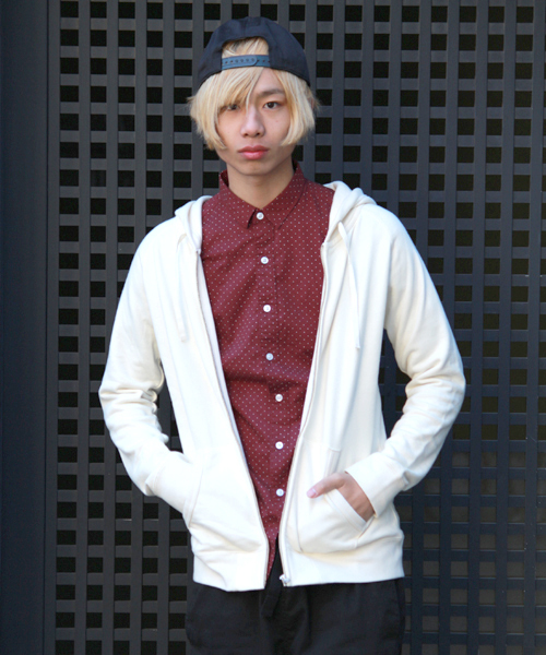 WEGO（ウィゴー）の「WEGO/裏毛カラーZIPパーカー（パーカー・メンズ・オフホワイト/ブラック/杢グレー/ケリー/ネイビー/マスタード/ピンク系その他/レッド・SMALL/MEDIUM/LARGE）」の2枚目の写真