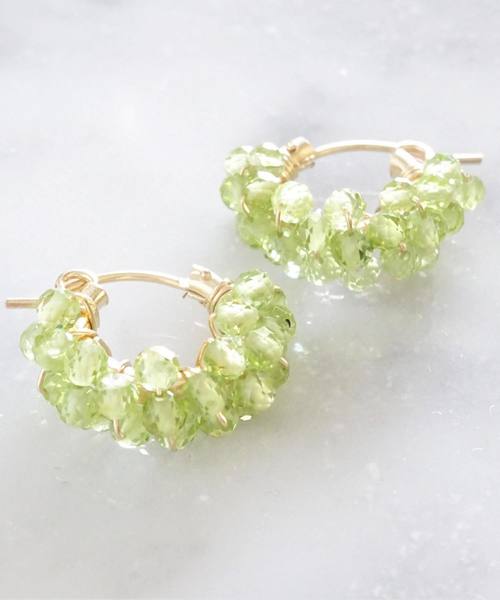 tone（トーン）の「【marinaJEWELRY】14kgf/宝石質 Peridot pave pierced earring（ピアス（両耳用）・レディース・グリーン・FREE/S）」の4枚目の写真