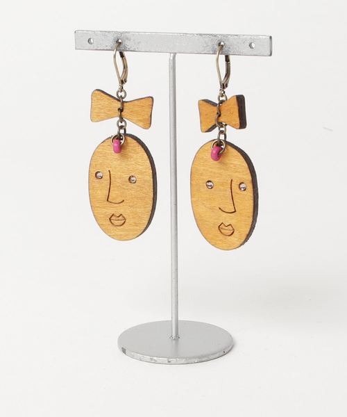 tone(トーン)の「【Ongos】Wood face ribbon ピアス(ピアス(両耳用)・レディース・ブラック/ピンク/ブルー・FREE)」の3枚目の写真