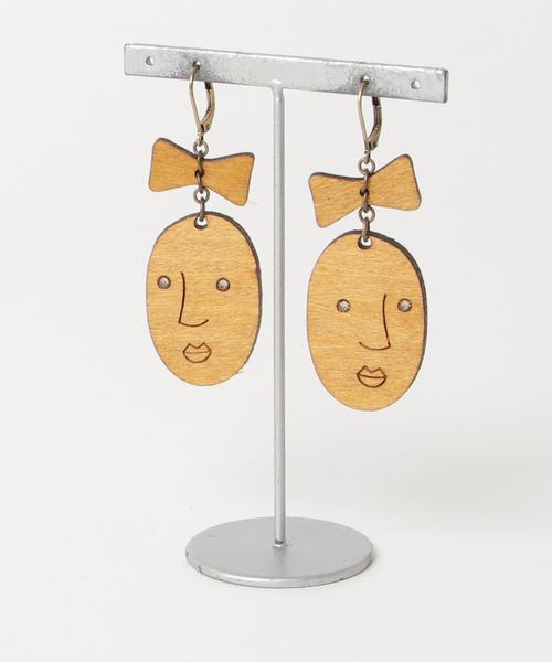 tone(トーン)の「【Ongos】Wood face ribbon ピアス(ピアス(両耳用)・レディース・ブラック/ピンク/ブルー・FREE)」の1枚目の写真