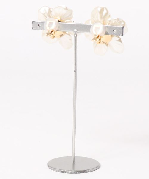 JILL STUART（ジルスチュアート）の「パールフラワーイヤリング（イヤリング・レディース・ホワイト/パープル・ﾌﾘ-）」の3枚目の写真