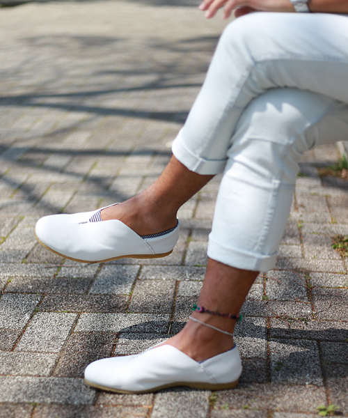 punto pigro（プントピグロ）の「ヌバックスリッポン (PUNTO PIGRO)（その他シューズ・メンズ・ホワイト/ネイビー/キャメル・27.5/26.5）」の5枚目の写真