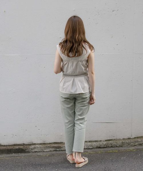 flower(フラワー)の「ビューティフルプリーツビスチェ(シャツ/ブラウス・レディース・アイボリー/ブルー・FREE)」の9枚目の写真