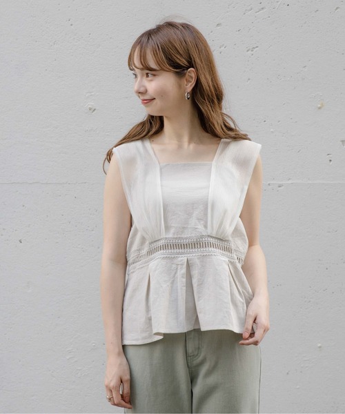 flower(フラワー)の「ビューティフルプリーツビスチェ(シャツ/ブラウス・レディース・アイボリー/ブルー・FREE)」の11枚目の写真