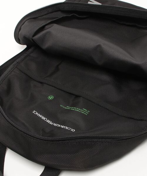 CALVIN KLEIN PERFORMANCE（カルバンクラインパフォーマンス）の「ネームプリント バックパック（バックパック/リュック・メンズ・ブラック・FREE）」の4枚目の写真