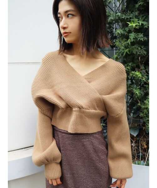 EMODA（エモダ）の「カシュクールショートニット（ニット/セーター・レディース・ベージュ/ブラック/グレー・FREE）」の3枚目の写真