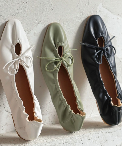 KOBE LETTUCE(コウベレタス)の「スクエアトゥギャザーバレエシューズ(バレエシューズ・レディース・ホワイト/ブラック/ベージュ/ライトカーキ・LL/M/L/S)」の4枚目の写真