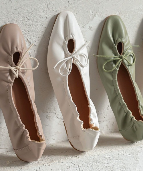 KOBE LETTUCE(コウベレタス)の「スクエアトゥギャザーバレエシューズ(バレエシューズ・レディース・ホワイト/ブラック/ベージュ/ライトカーキ・LL/M/L/S)」の1枚目の写真