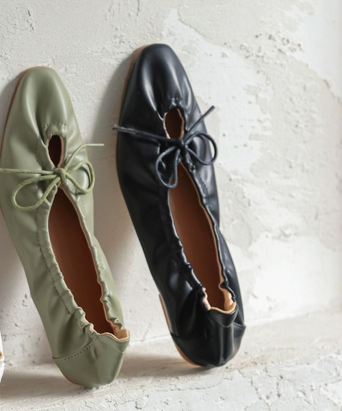 KOBE LETTUCE(コウベレタス)の「スクエアトゥギャザーバレエシューズ(バレエシューズ・レディース・ホワイト/ブラック/ベージュ/ライトカーキ・LL/M/L/S)」の2枚目の写真