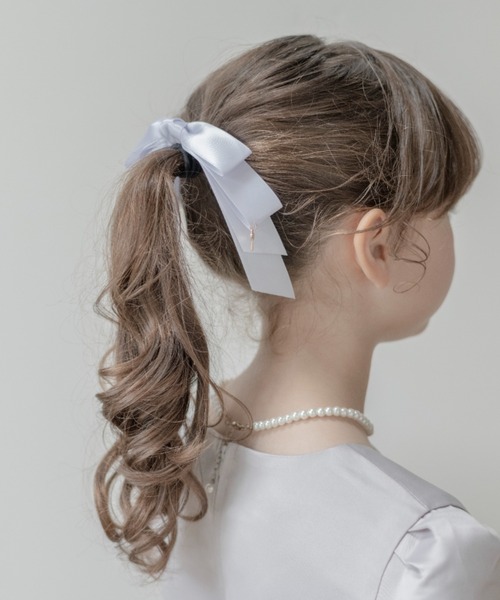 Catherine Cottage（キャサリンコテージ）の「キーチャーム付きサテンリボンヘアゴム（ヘアゴム・キッズ・ブラック/ベージュ/ネイビー/レッド/サックスブルー/ピンク/ブルー/ライラック/グレー/クリーム/ベビーピンク/ライラック系2/キャメル/ミント・FREE）」の10枚目の写真