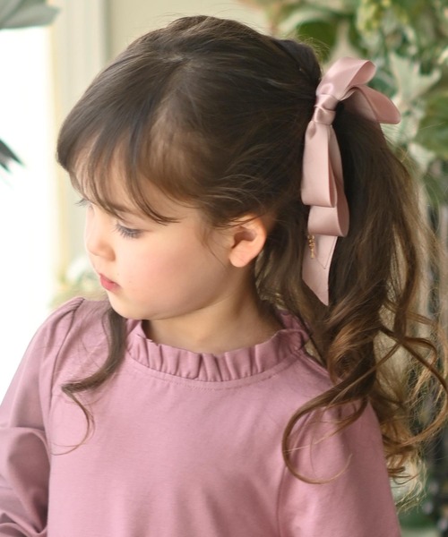 Catherine Cottage（キャサリンコテージ）の「キーチャーム付きサテンリボンヘアゴム（ヘアゴム・キッズ・ブラック/ベージュ/ネイビー/レッド/サックスブルー/ピンク/ブルー/ライラック/グレー/クリーム/ベビーピンク/ライラック系2/キャメル/ミント・FREE）」の12枚目の写真