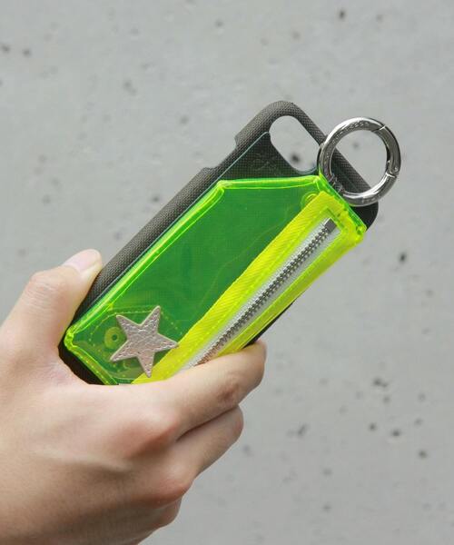 CONVERSE TOKYO(コンバーストウキョウ)の「【CONVERSE TOKYO×ajew】PVC携帯ケース(スマホケース/カバー・レディース・レッド/カーキ・1/2/3)」の4枚目の写真