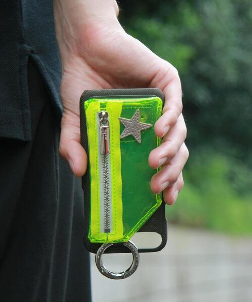 CONVERSE TOKYO(コンバーストウキョウ)の「【CONVERSE TOKYO×ajew】PVC携帯ケース(スマホケース/カバー・レディース・レッド/カーキ・1/2/3)」の5枚目の写真