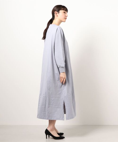 Samansa Mos2 blue（サマンサモスモスブルー）の「ドルマンカットワンピース（ワンピース・レディース・サックスブルー/ブラック/オフホワイト・ﾌﾘ-）」の5枚目の写真