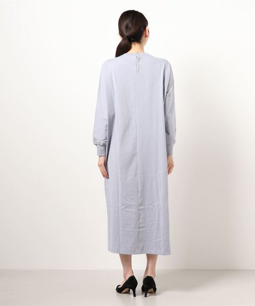 Samansa Mos2 blue（サマンサモスモスブルー）の「ドルマンカットワンピース（ワンピース・レディース・サックスブルー/ブラック/オフホワイト・ﾌﾘ-）」の6枚目の写真