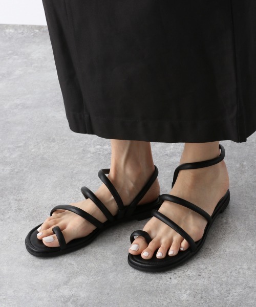 JEANASIS（ジーナシス）の「フトヒモフラットサンダル/947532（サンダル・レディース・ブラック/コーラル・L/M）」の2枚目の写真