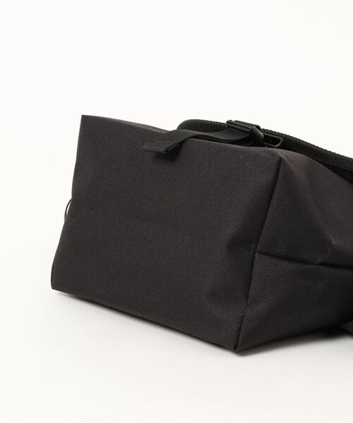 KANGOL(カンゴール)の「【KANGOL/カンゴール】 シンプルタグ ミニメッセンジャーバッグ(ショルダーバッグ・メンズ・チャコールグレー×ブラック/ベージュ/ブラック・FREE)」の7枚目の写真