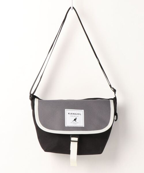 KANGOL(カンゴール)の「【KANGOL/カンゴール】 シンプルタグ ミニメッセンジャーバッグ(ショルダーバッグ・メンズ・チャコールグレー×ブラック/ベージュ/ブラック・FREE)」の8枚目の写真