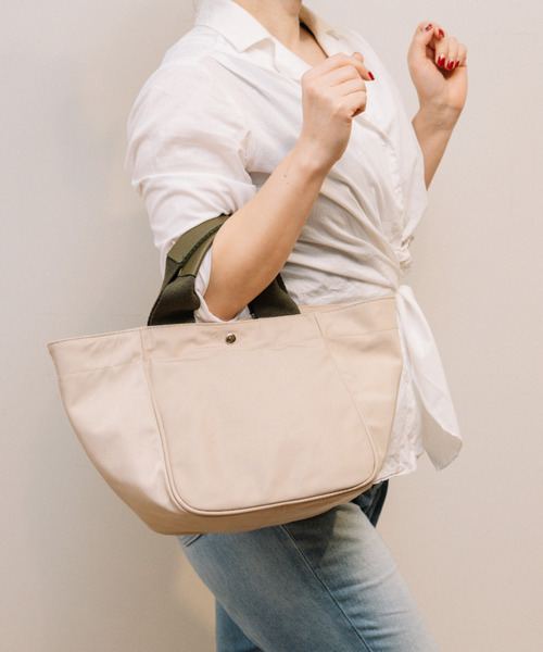 cache cache(カシュ カシュ)の「カシュカシュ cachecache / 多ポケットパイピングトートバッグS(トートバッグ・レディース・ネイビー/グレー/ブラック/ベージュ/レオパード/ゼブラ・FREE)」の3枚目の写真
