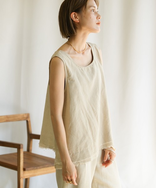 select MOCA（セレクトモカ）の「2021 SS カットオフデザインリネンノースリーブトップス（タンクトップ・レディース・ブラック/ブラウン/アイボリー・FREE）」の2枚目の写真