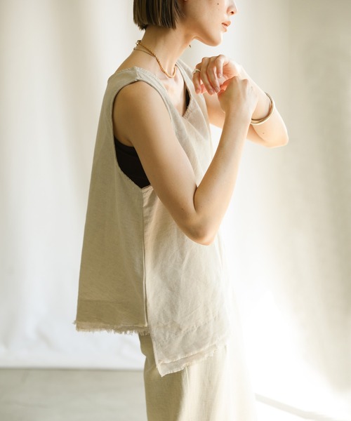 select MOCA（セレクトモカ）の「2021 SS カットオフデザインリネンノースリーブトップス（タンクトップ・レディース・ブラック/ブラウン/アイボリー・FREE）」の13枚目の写真