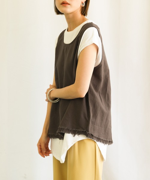select MOCA（セレクトモカ）の「2021 SS カットオフデザインリネンノースリーブトップス（タンクトップ・レディース・ブラック/ブラウン/アイボリー・FREE）」の22枚目の写真