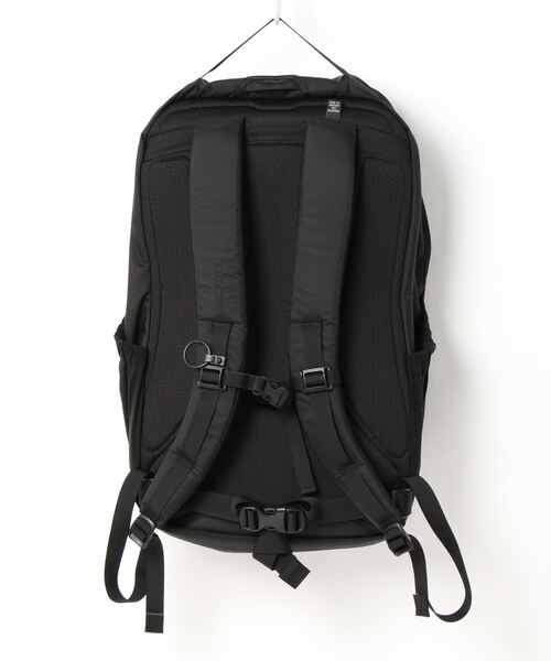 ARC'TERYX（アークテリクス）の「【ARC'TERYX】MANTIS 32L BACKPACK（バックパック/リュック・レディース・ブラック・ONE SIZE）」の5枚目の写真