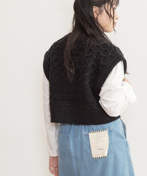 Mysa&Liina（ミーサリーナ）の「ショート丈ニットベスト（ベスト・レディース・ブラック/ダークブラウン/ベージュ/オフホワイト/ライム/ラベンダー・M）」の7枚目の写真