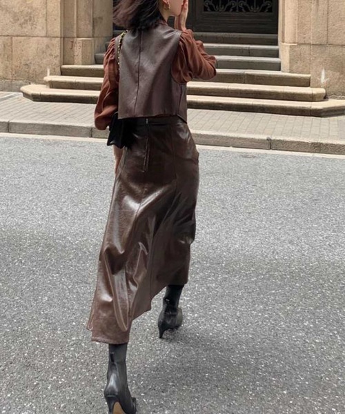 Leja(レジャ)の「レザーAラインロングスカート(スカート・レディース・ブラック/グリーン/モカ・SMALL/MEDIUM)」の5枚目の写真