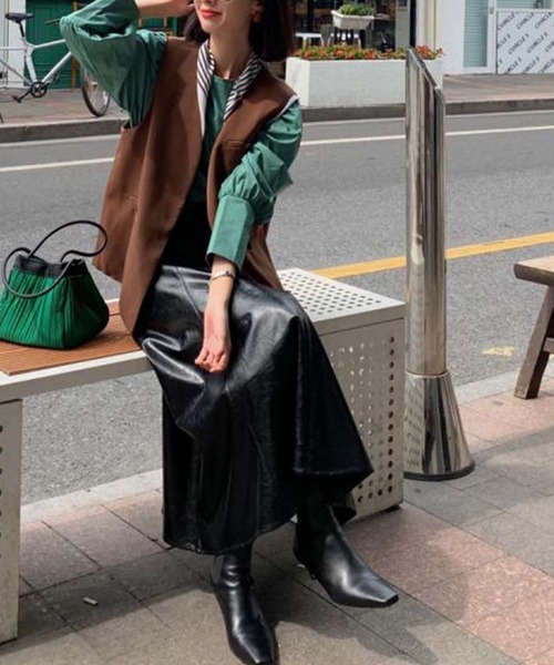 Leja(レジャ)の「レザーAラインロングスカート(スカート・レディース・ブラック/グリーン/モカ・SMALL/MEDIUM)」の8枚目の写真