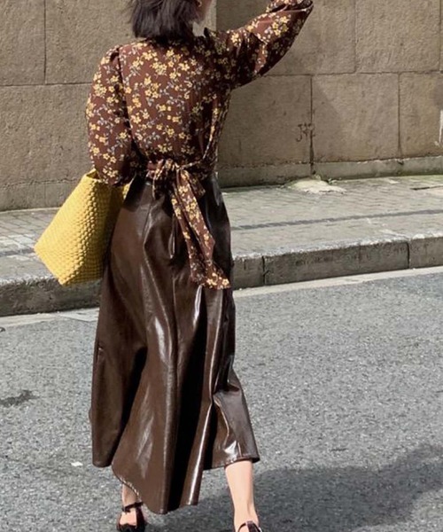 Leja(レジャ)の「レザーAラインロングスカート(スカート・レディース・ブラック/グリーン/モカ・SMALL/MEDIUM)」の6枚目の写真